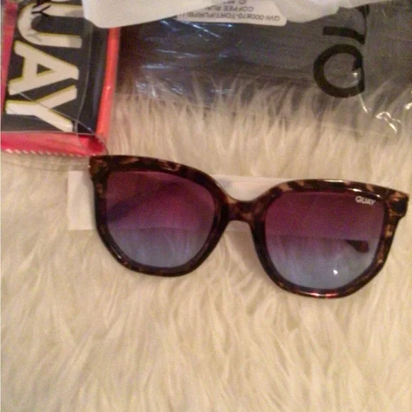 ❌❌❌SOLD host Pick! 🙌🩷🙌Rare Quay Coffee Run sunglasses - Picture 5 of 6